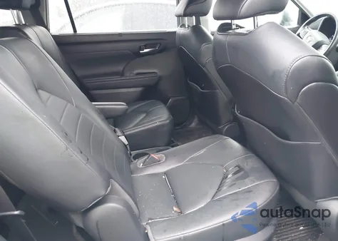 2021 Toyota Highlander Xle z USA, uszkodzony, nr VIN 5TDGZRBH8MS149948